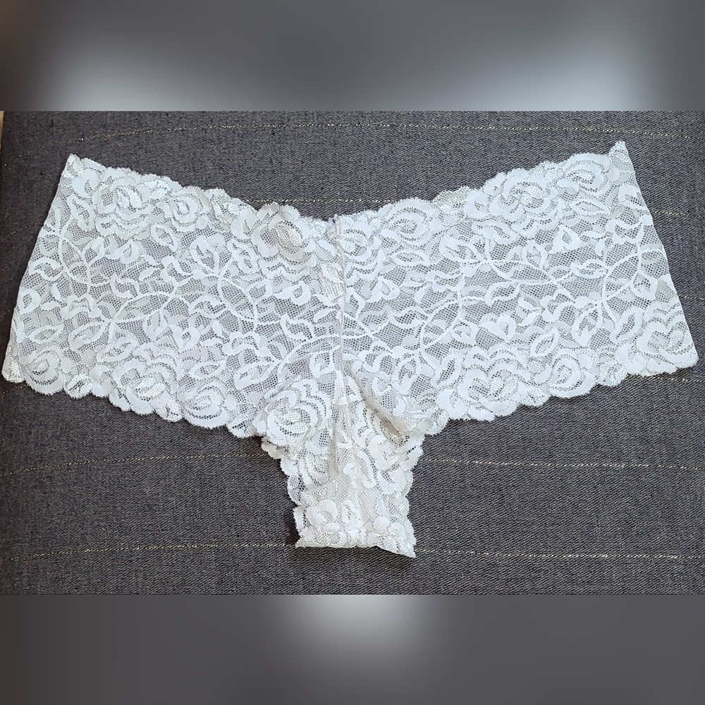 Elegant White Lace Women's Intimate